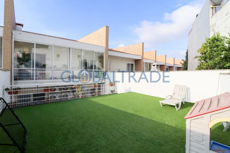 Moradia T4 para Venda em Alfena Foto 3