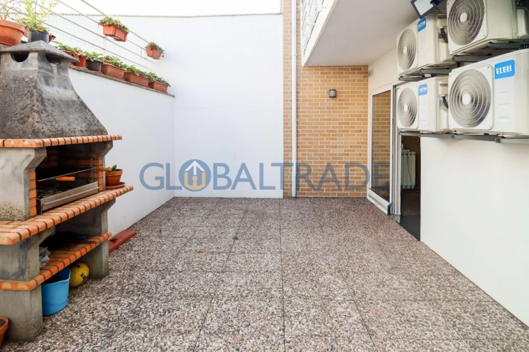 Moradia T4 para Venda em Alfena Foto 7