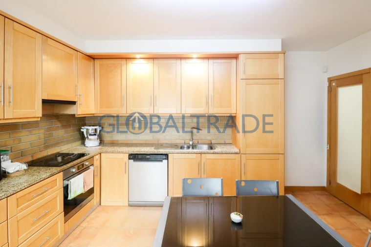 Moradia T4 para Venda em Alfena Foto 11