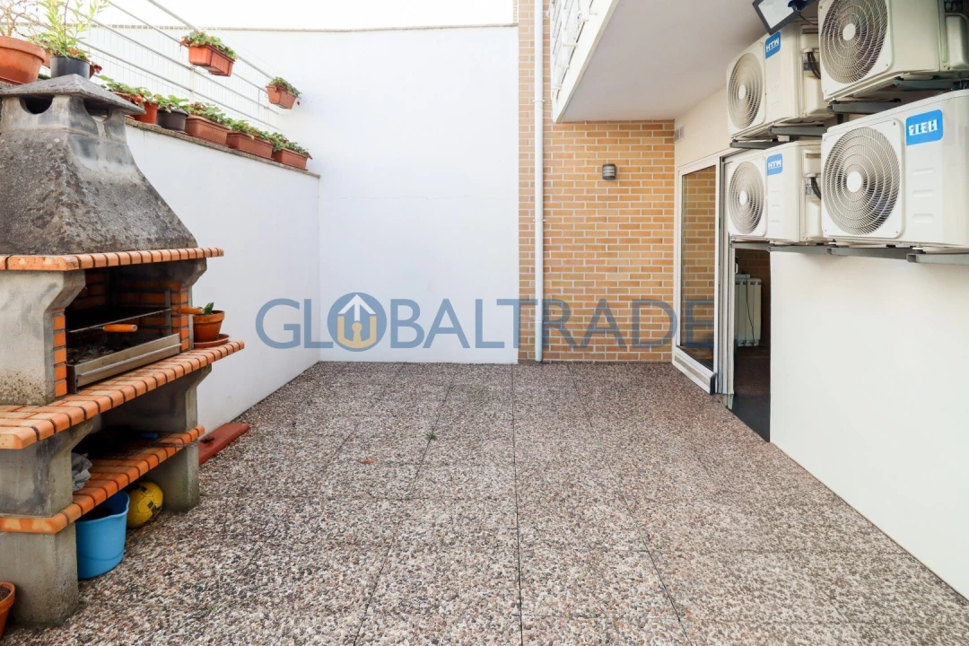 Moradia T4 para Venda em Alfena Foto 7