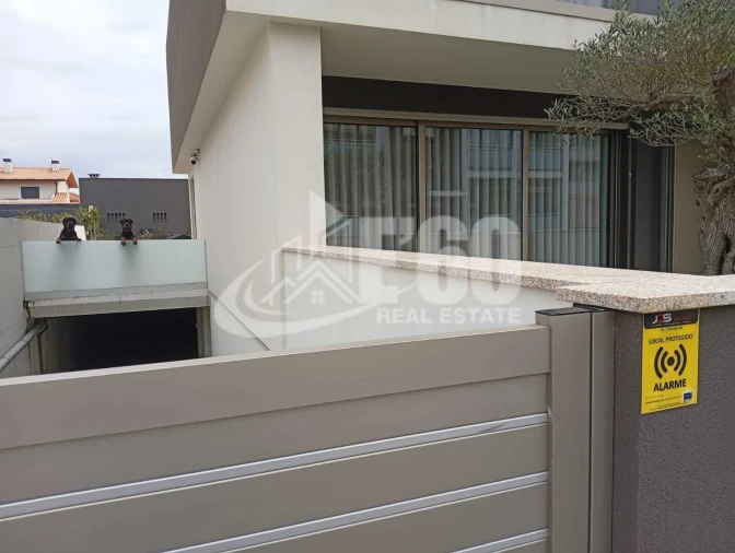 Moradia T4 para Venda em Esmoriz Foto 1