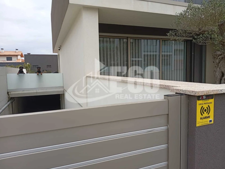 Moradia T4 para Venda em Esmoriz Foto 1