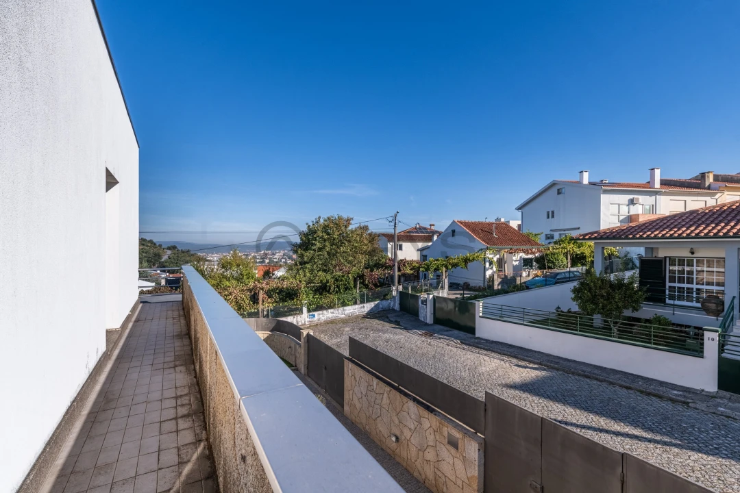 Moradia T4 para Venda em Nogueira, Fraião e Lamaçães Foto 17