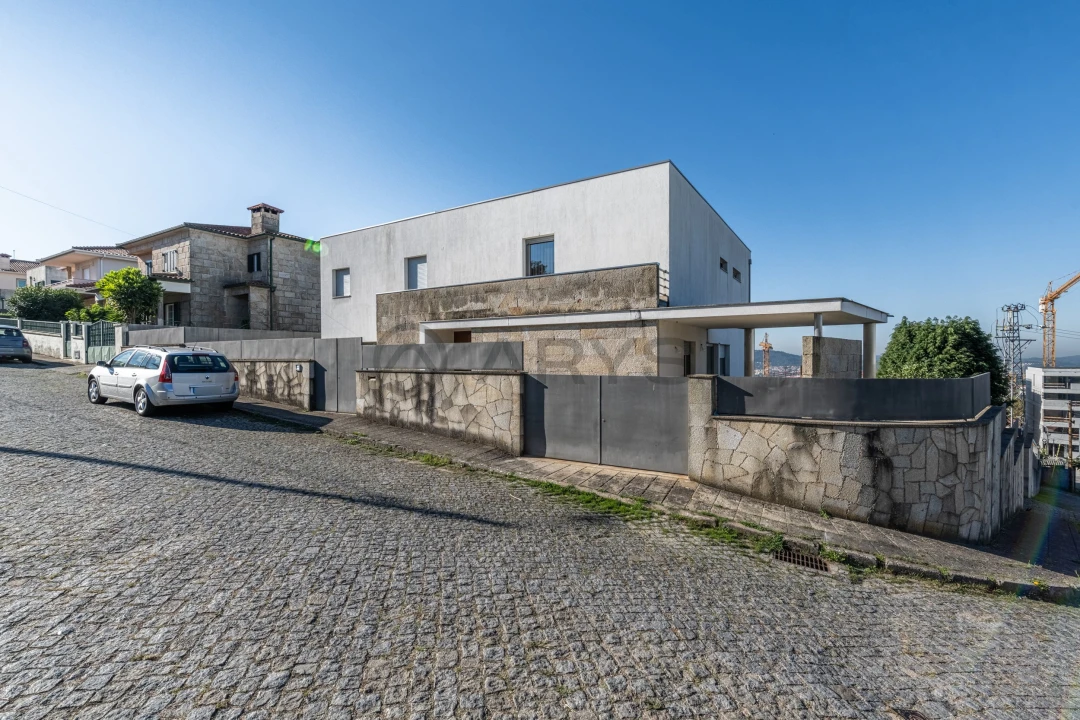 Moradia T4 para Venda em Nogueira, Fraião e Lamaçães Foto 2