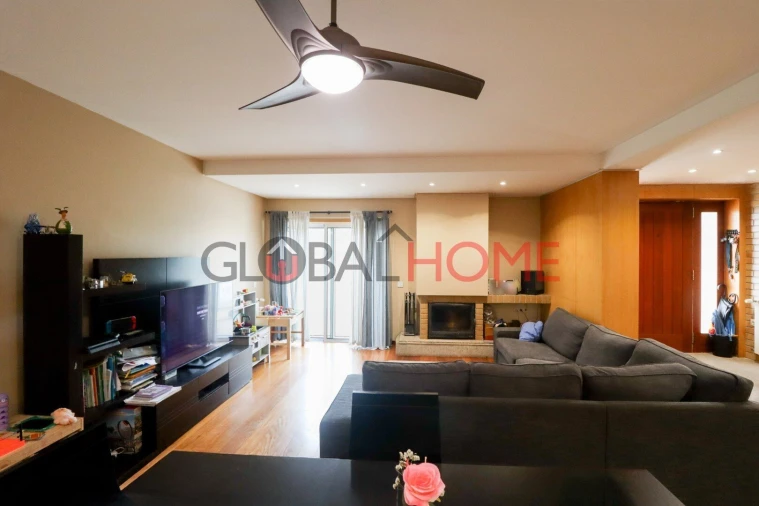 Moradia T4 para Venda em Alfena Foto 11