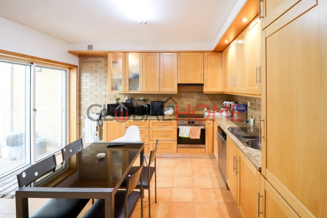 Moradia T4 para Venda em Alfena Foto 17