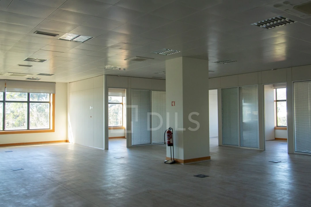 Escritório para Arrendamento em Santa Maria e São Miguel, São Martinho, São Pedro Penaferrim Foto 7