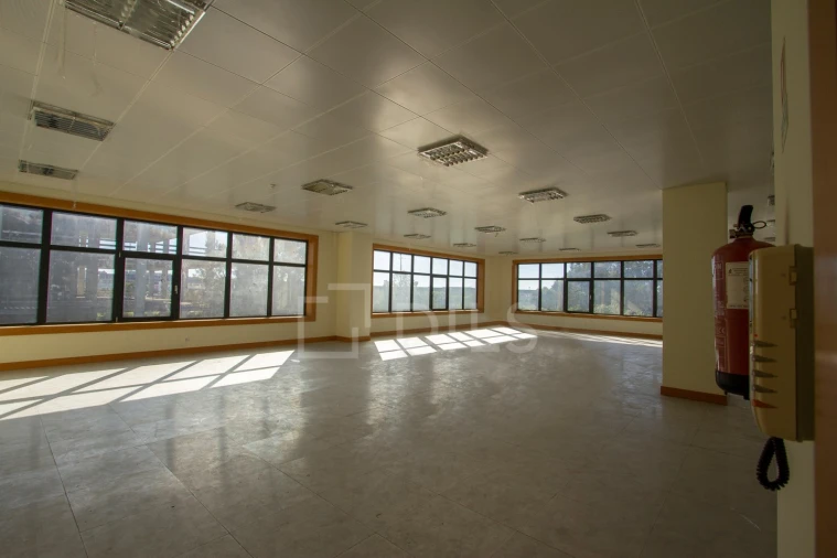 Escritório para Arrendamento em Santa Maria e São Miguel, São Martinho, São Pedro Penaferrim Foto 3