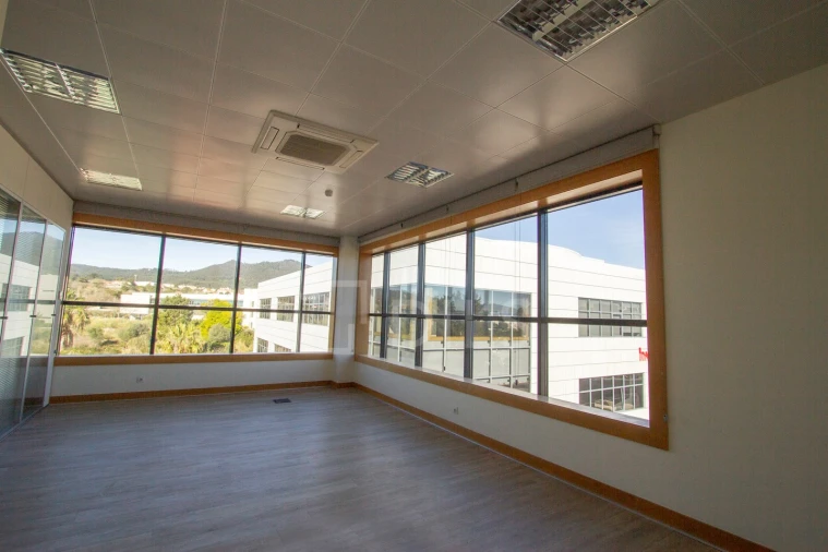 Escritório para Arrendamento em Santa Maria e São Miguel, São Martinho, São Pedro Penaferrim Foto 5