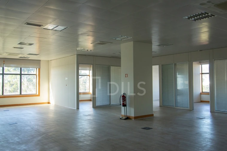 Escritório para Arrendamento em Santa Maria e São Miguel, São Martinho, São Pedro Penaferrim Foto 7