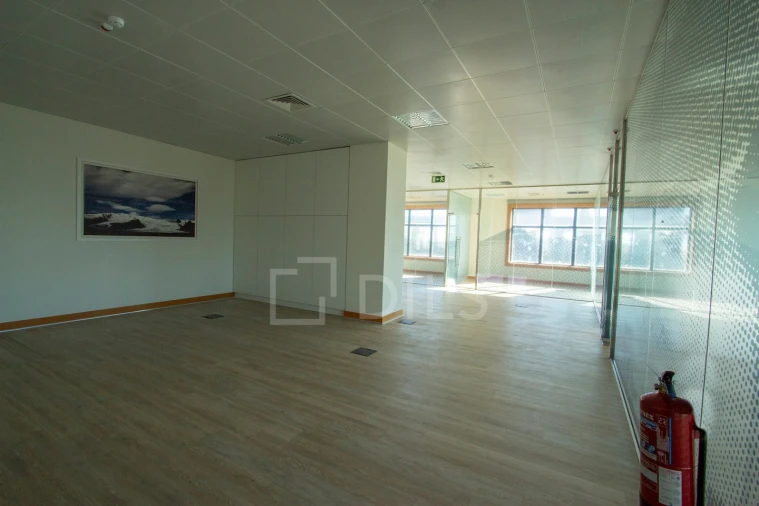 Escritório para Arrendamento em Santa Maria e São Miguel, São Martinho, São Pedro Penaferrim Foto 10