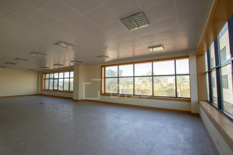 Escritório para Arrendamento em Santa Maria e São Miguel, São Martinho, São Pedro Penaferrim Foto 12