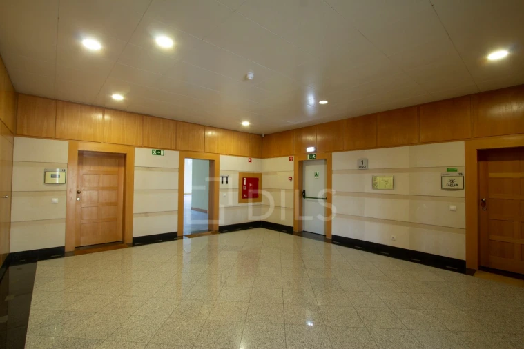 Escritório para Arrendamento em Santa Maria e São Miguel, São Martinho, São Pedro Penaferrim Foto 17