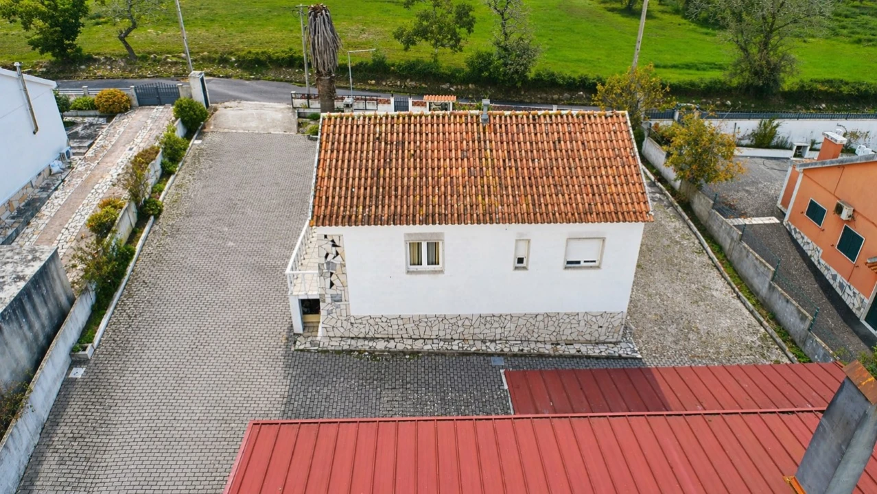 Moradia T2 para Venda em Igreja Nova e Cheleiros Foto 5