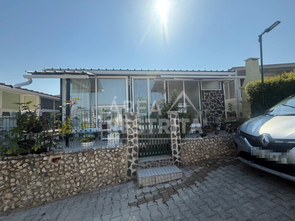 Moradia T2 para Venda em Fernao Ferro Foto 1