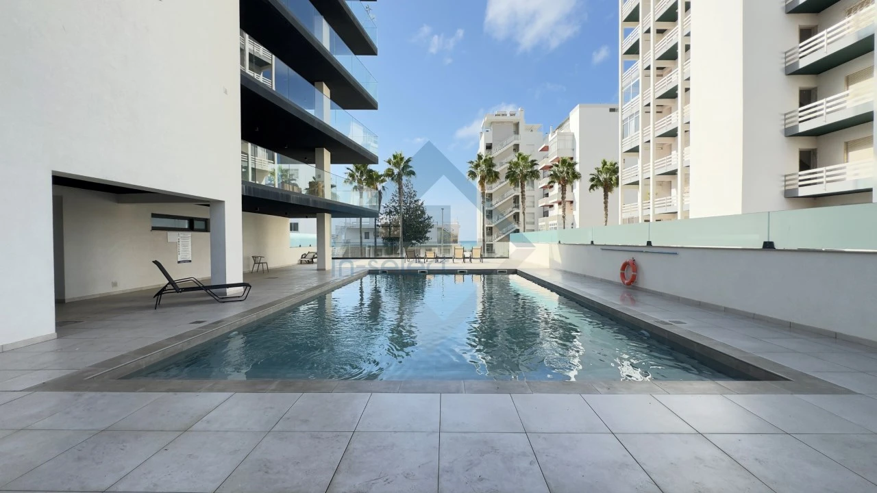 Apartamento T2 para Venda em Quarteira Foto 3