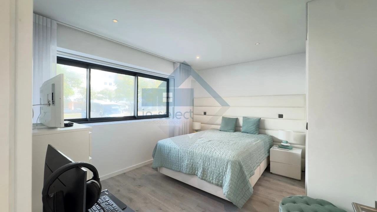 Apartamento T2 para Venda em Quarteira Foto 11