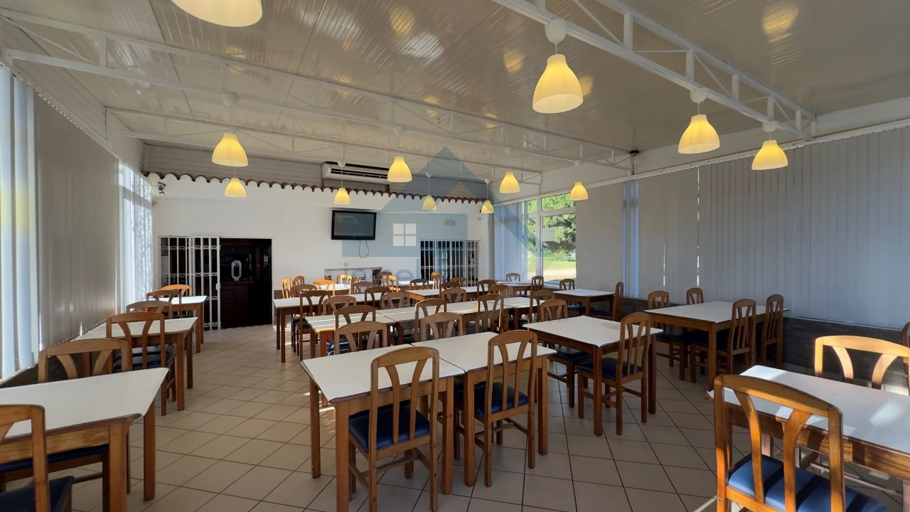 Negócio para Venda em Quarteira Foto 1