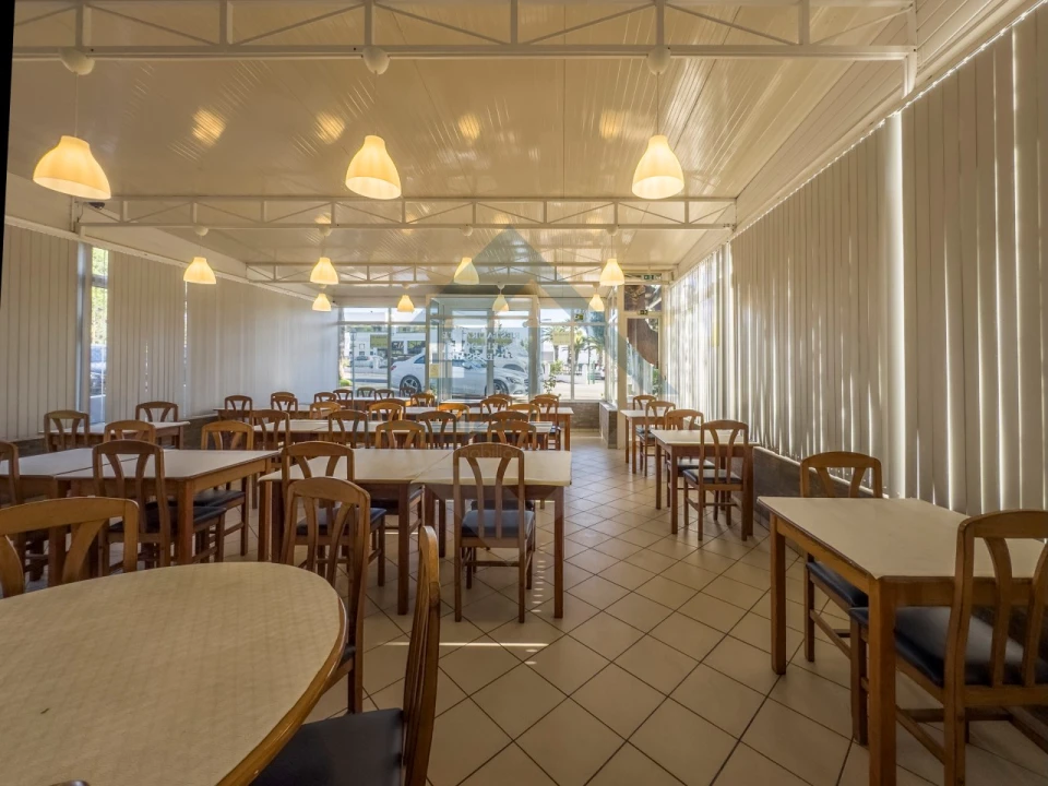 Negócio para Venda em Quarteira Foto 2