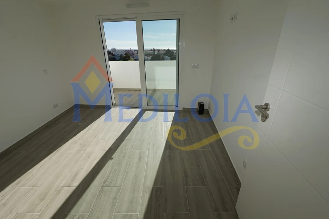 Apartamento T1 para Venda em Altura Foto 8