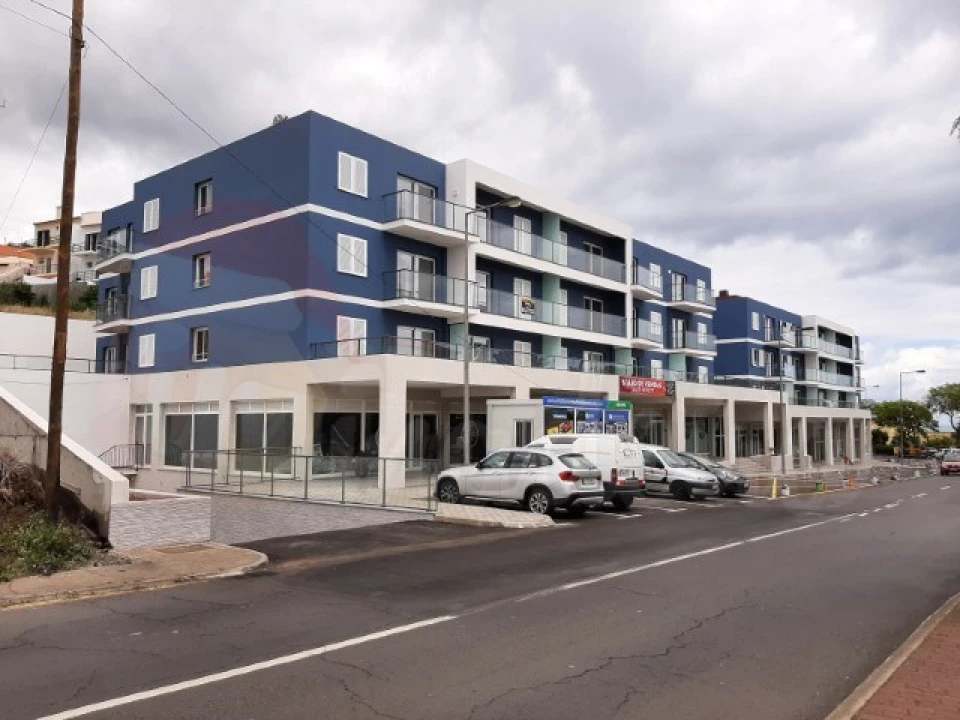 Loja para Arrendamento em Caniço Foto 1