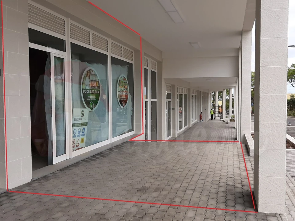 Loja para Arrendamento em Caniço Foto 1