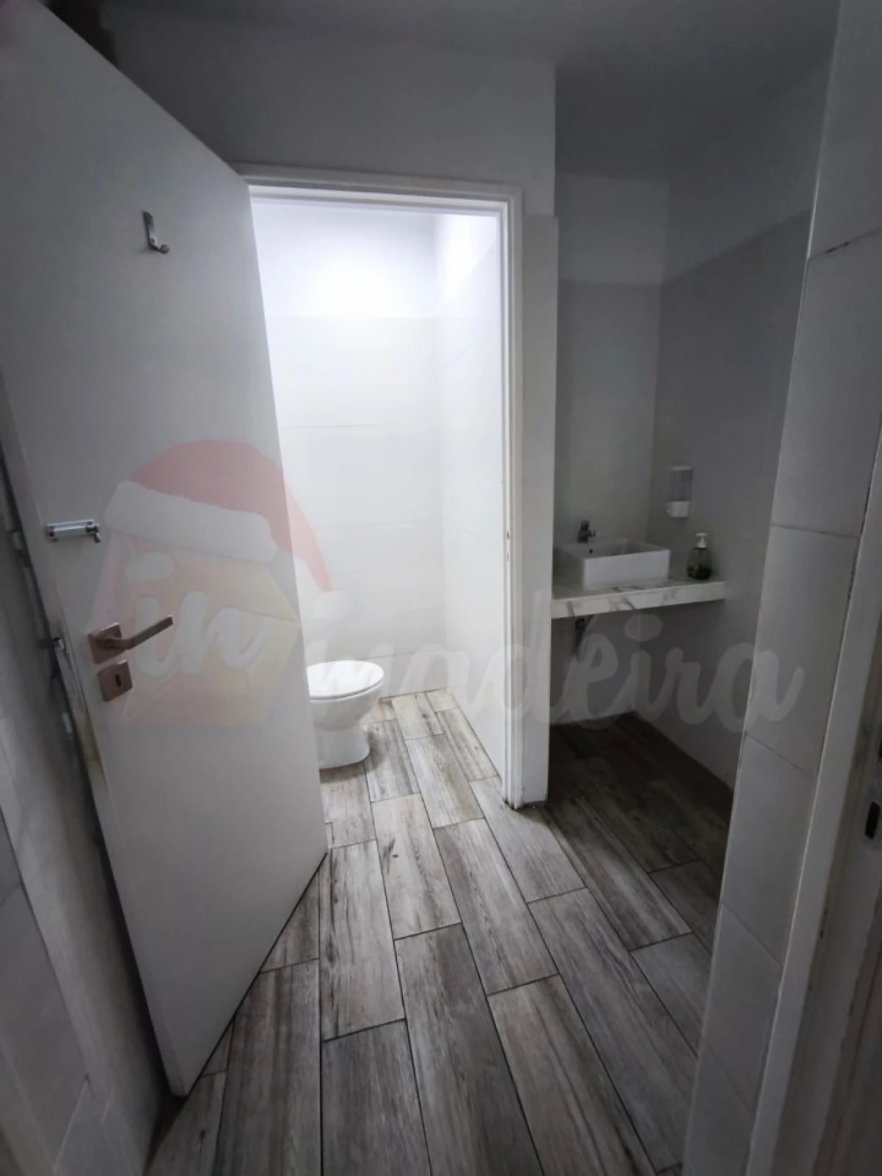 Loja para Arrendamento em Caniço Foto 9