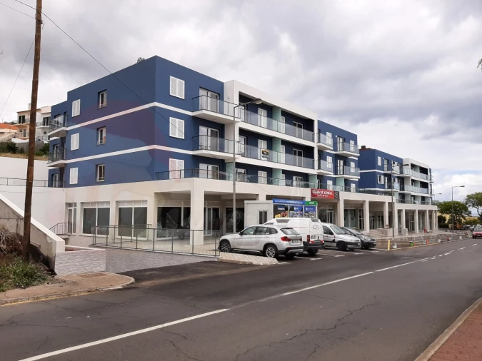 Loja para Arrendamento em Caniço Foto 2