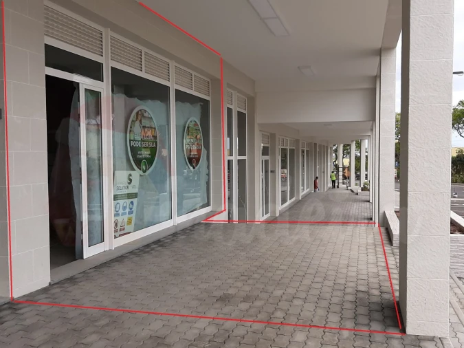 Loja para Arrendamento em Caniço Foto 1