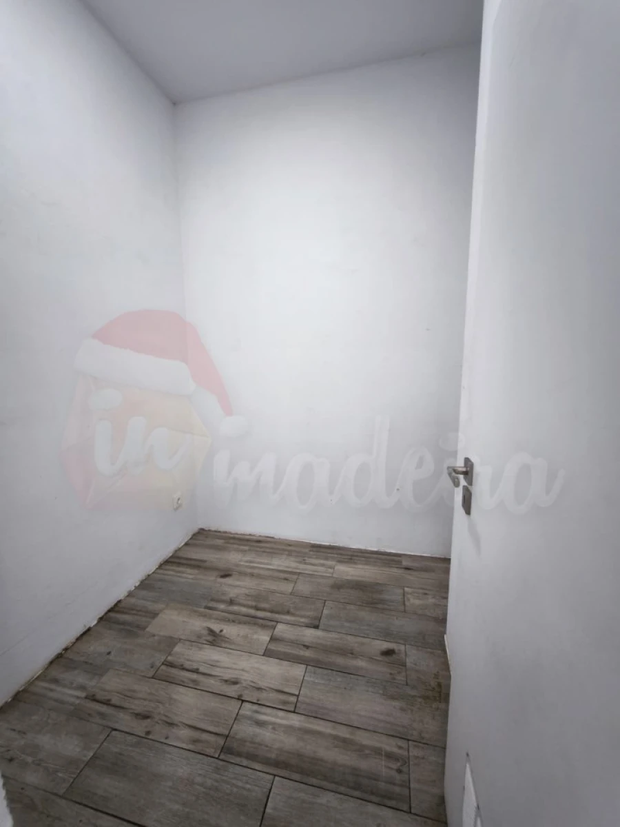 Loja para Arrendamento em Caniço Foto 8