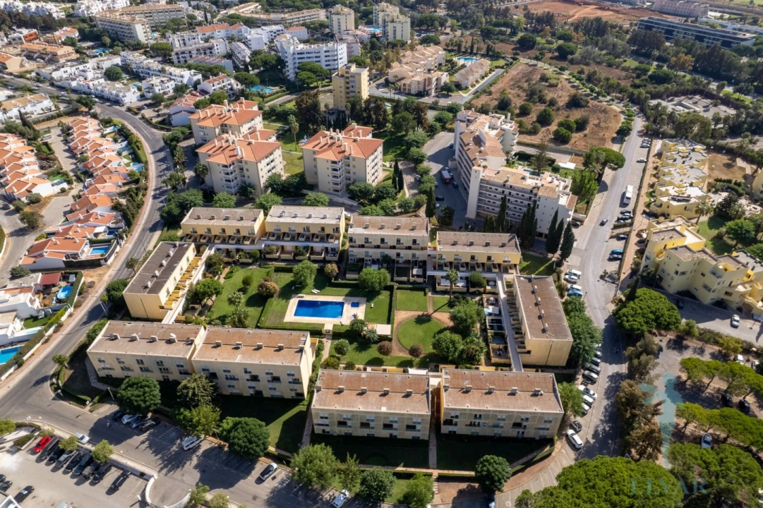 Apartamento T2 para Venda em Quarteira Foto 39