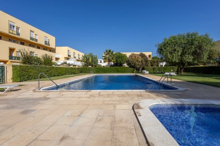 Apartamento T2 para Venda em Quarteira Foto 1