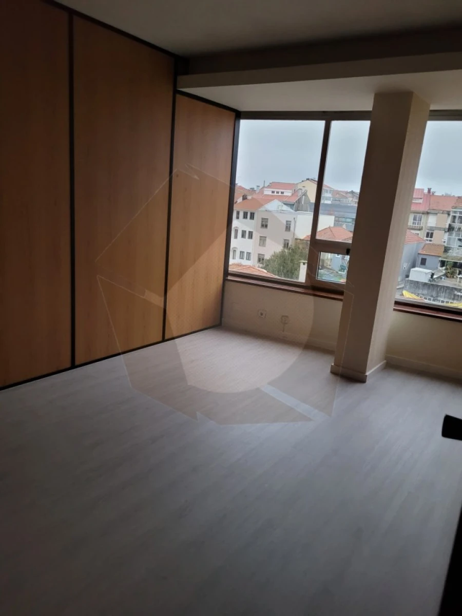 Escritório para Arrendamento em Paranhos