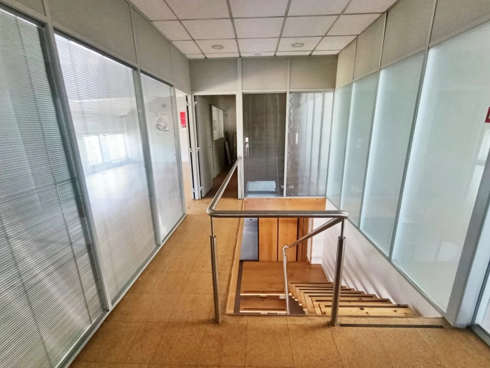 Armazém para Arrendamento em Milheiros Foto 7