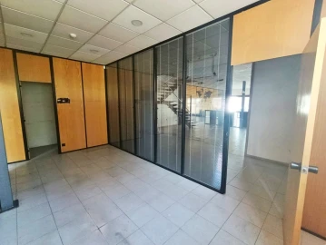 Armazém para Arrendamento em Milheiros