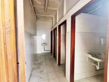 Armazém para Arrendamento em Milheiros