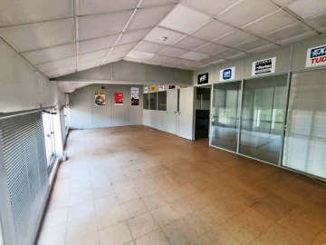Armazém para Arrendamento em Milheiros