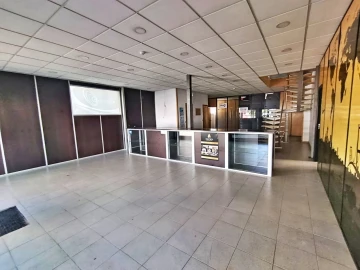 Armazém para Arrendamento em Milheiros