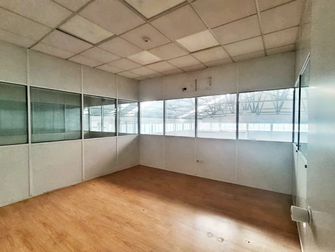 Armazém para Arrendamento em Milheiros Foto 19