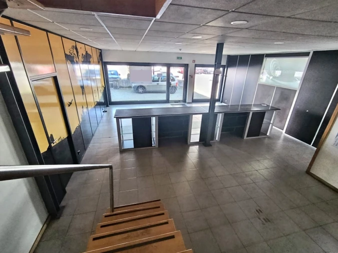 Armazém para Arrendamento em Milheiros Foto 29