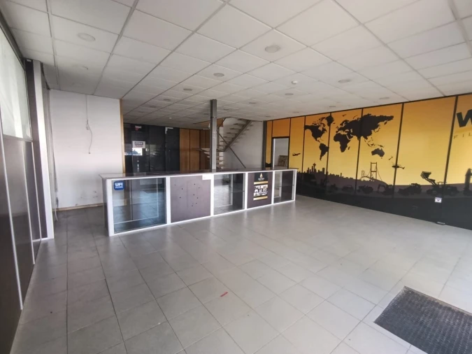 Armazém para Arrendamento em Milheiros Foto 32