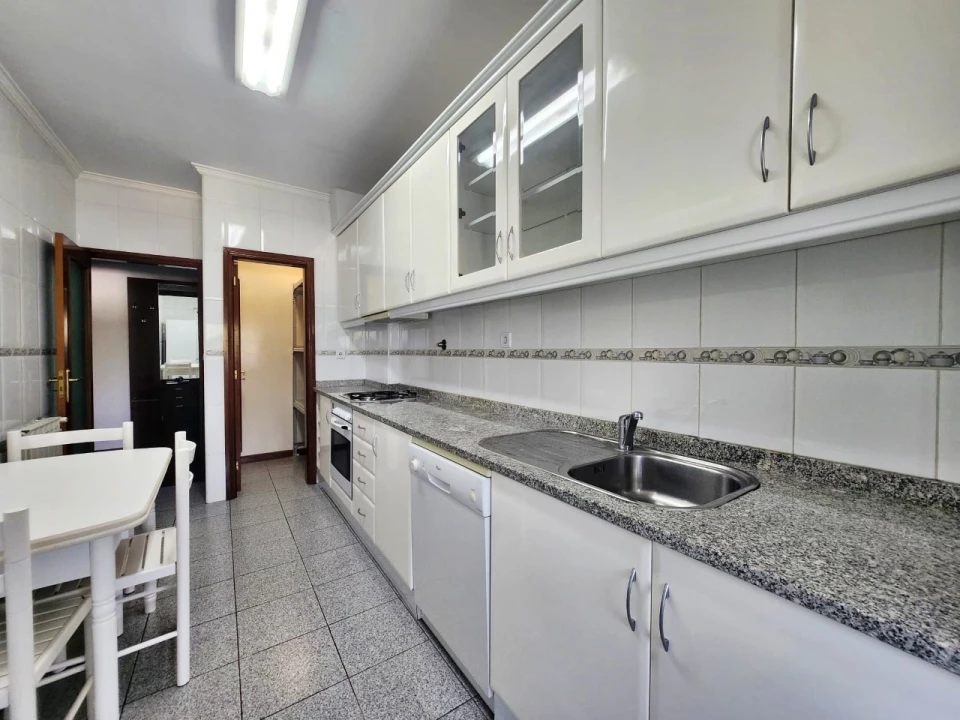 Apartamento T1 para Arrendamento em Castêlo da Maia Foto 2