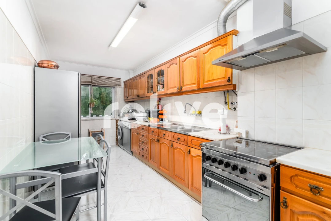 Apartamento T2 para Venda em Queluz e Belas Foto 3