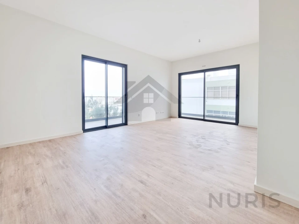 Apartamento T4 para Venda em Portimão Foto 2