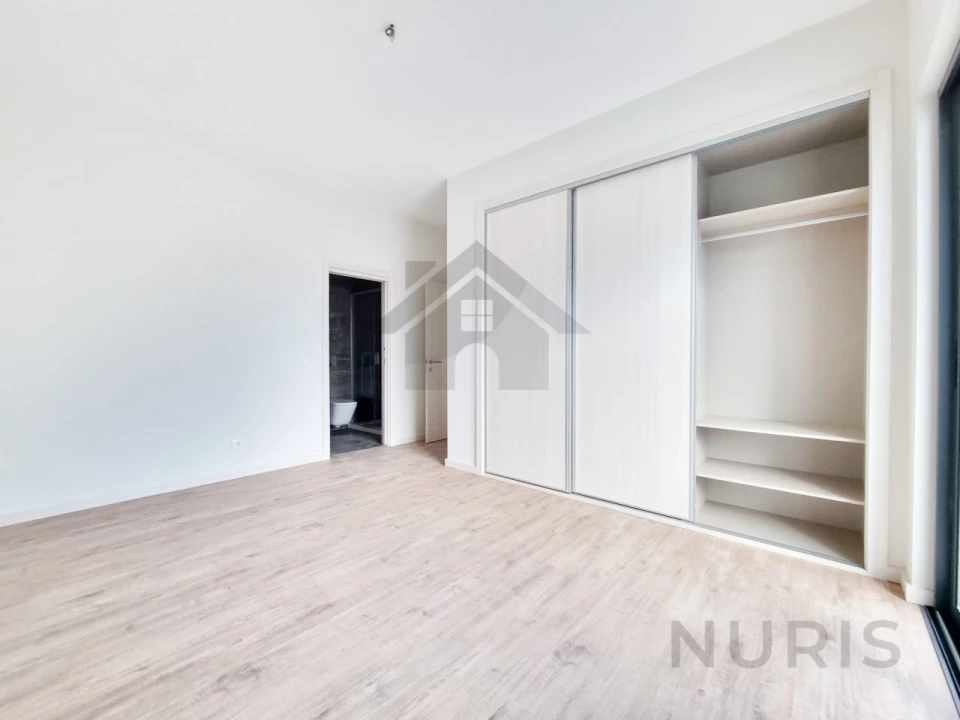 Apartamento T4 para Venda em Portimão Foto 3