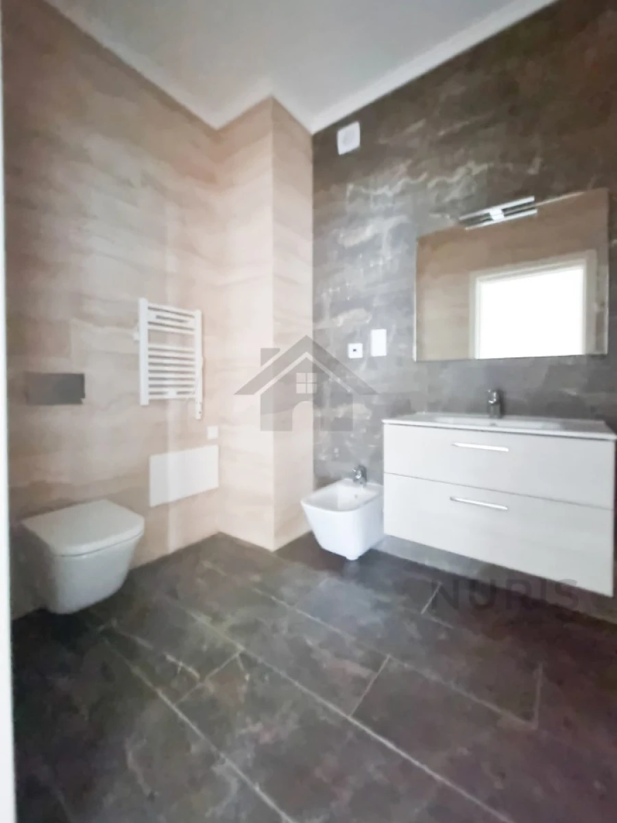 Apartamento T4 para Venda em Portimão Foto 7