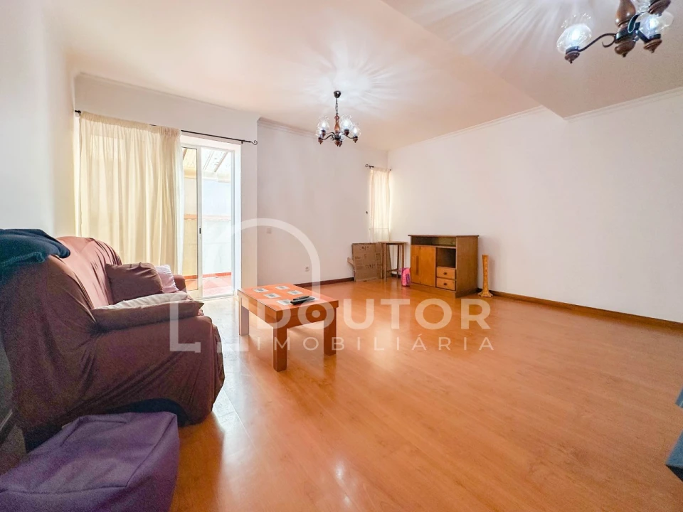 Moradia T3 para Venda em Caniço Foto 5