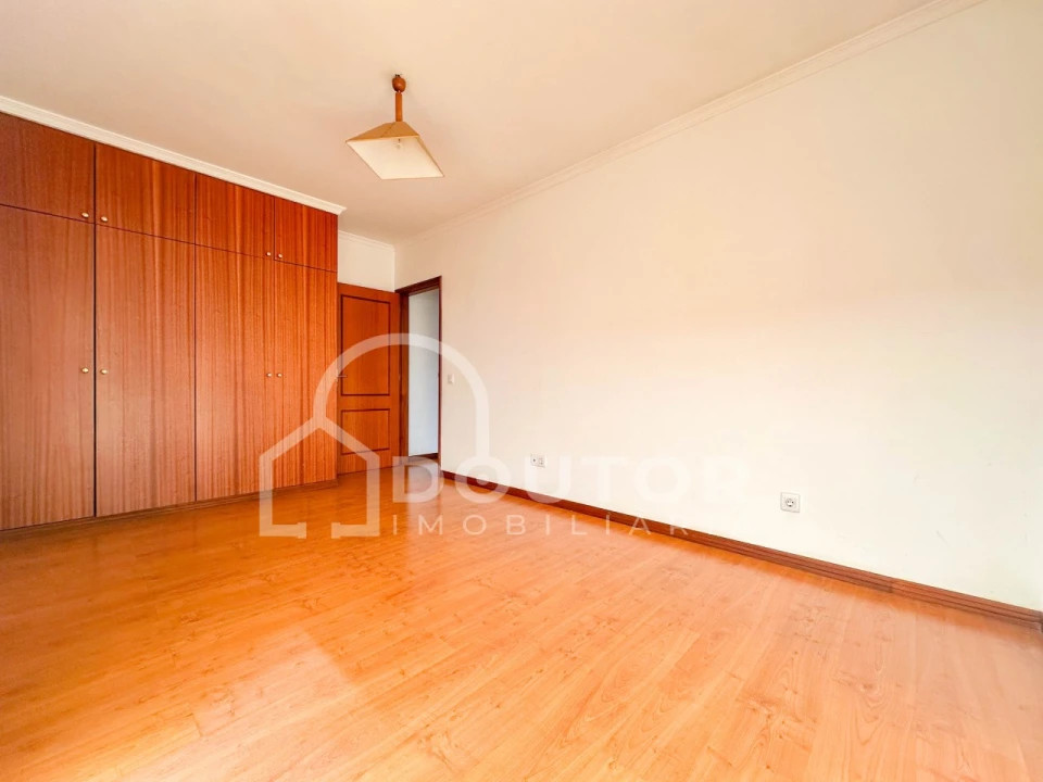 Moradia T3 para Venda em Caniço Foto 10