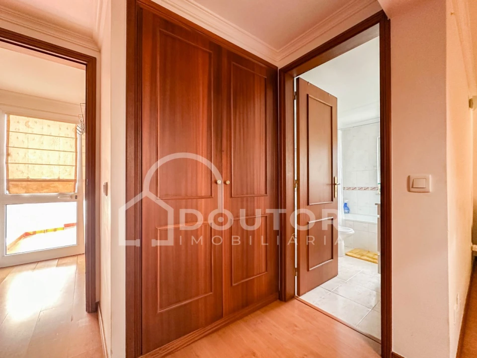 Moradia T3 para Venda em Caniço Foto 17