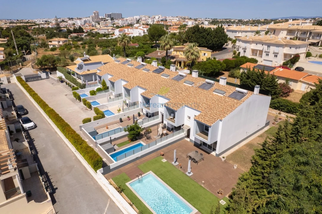 Moradia T4 para Venda em Albufeira e Olhos de Água Foto 2